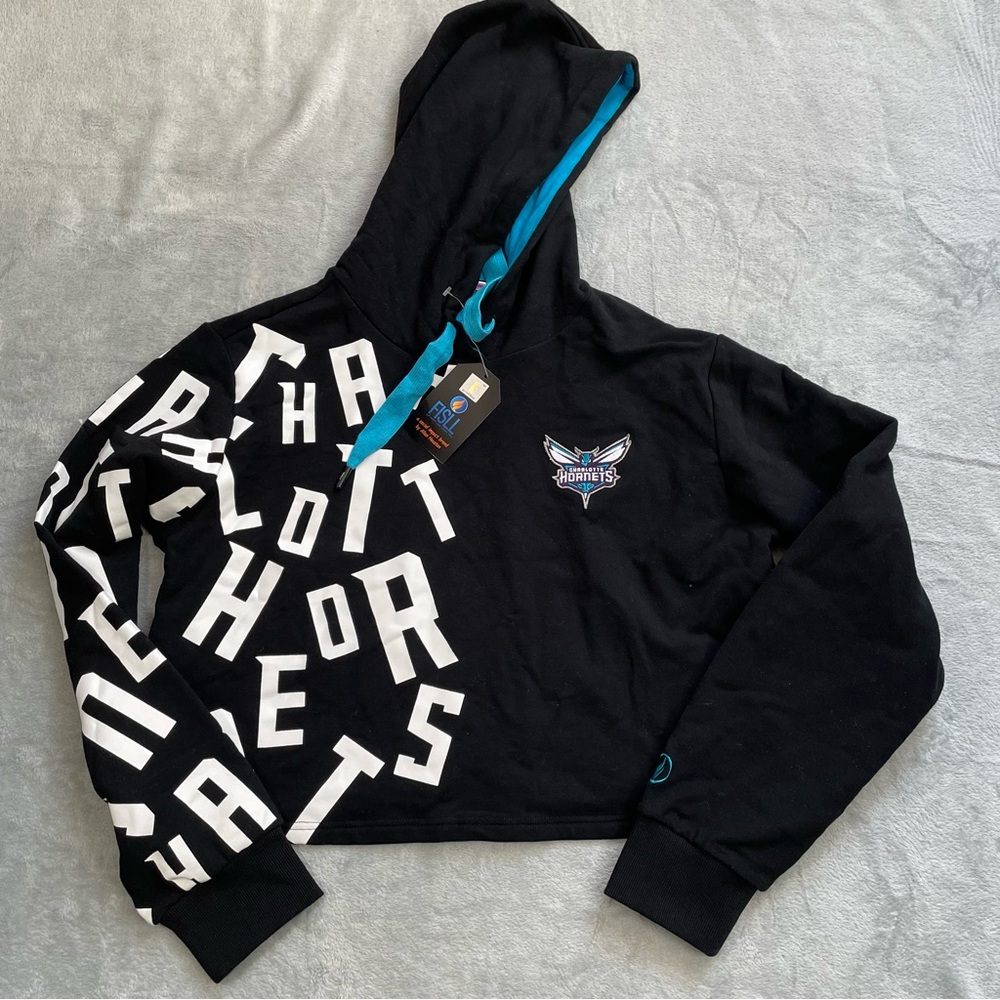 Charlotte Hornets Hoodie Large Womens NWT FISLL Jumble Print Crop Black NBA
